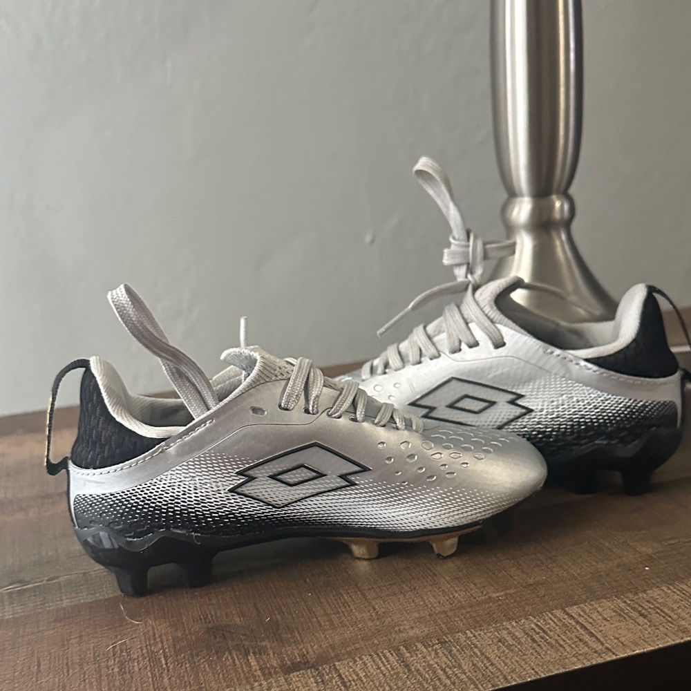 Lotto Kids Soccer Cleats - Black and White